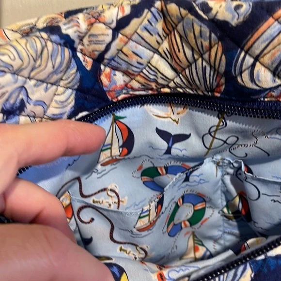 NWOT. Vera Bradley Cross body purse - Picture 5 of 7